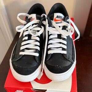Nike Classic Black and White Low-Tops blazer low ‘77